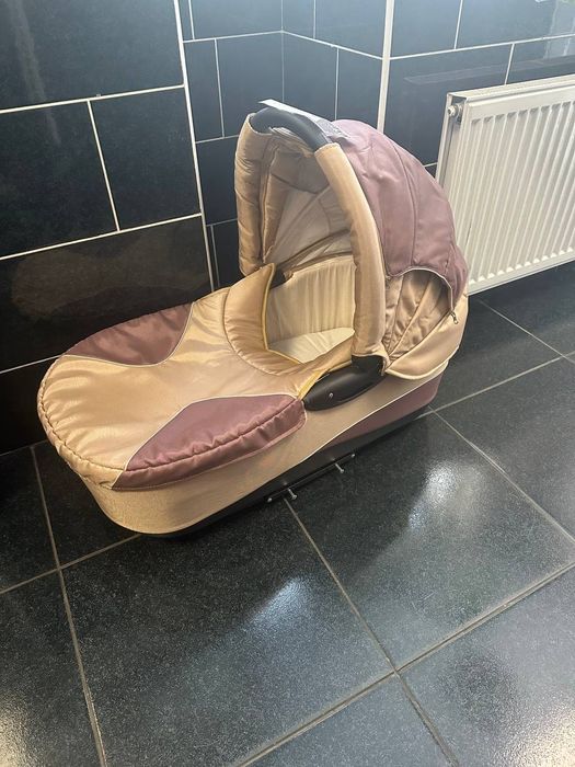 Продам авто люльку в відмінному стані.