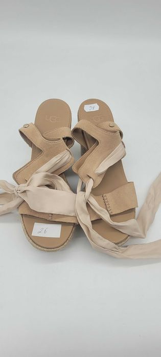 №26- Жіночі босоніжки UGG на танкетці з декоративними стрічками
