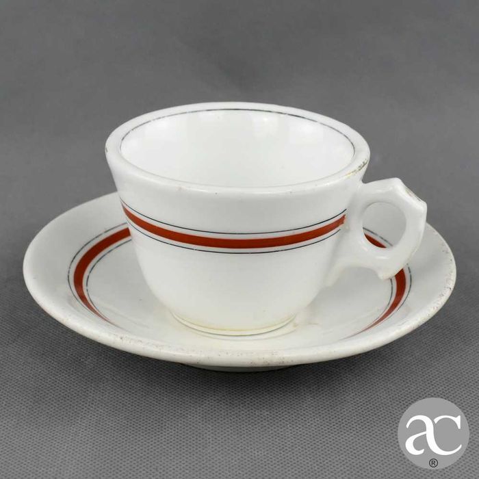 Chávena de chá e pires Vista Alegre, finais do séc. XIX