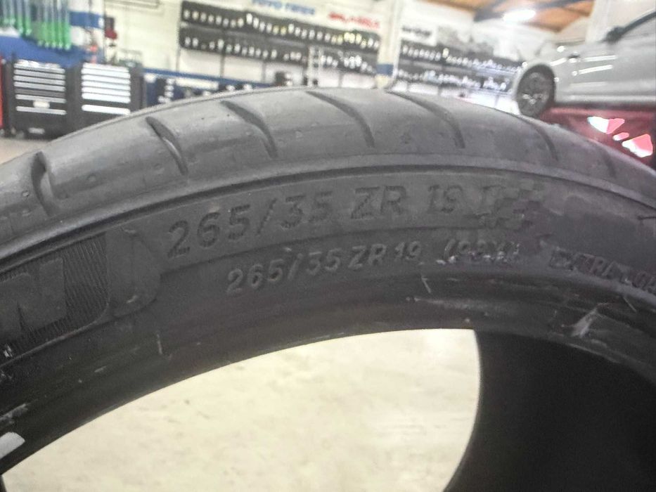 Pneus Michelin Pilot Sport 4S - 265/35 ZR19 98Y XL (Valor para 2)