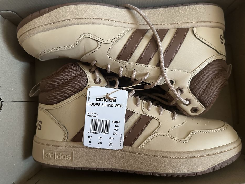 Зимові Adidas кросівки