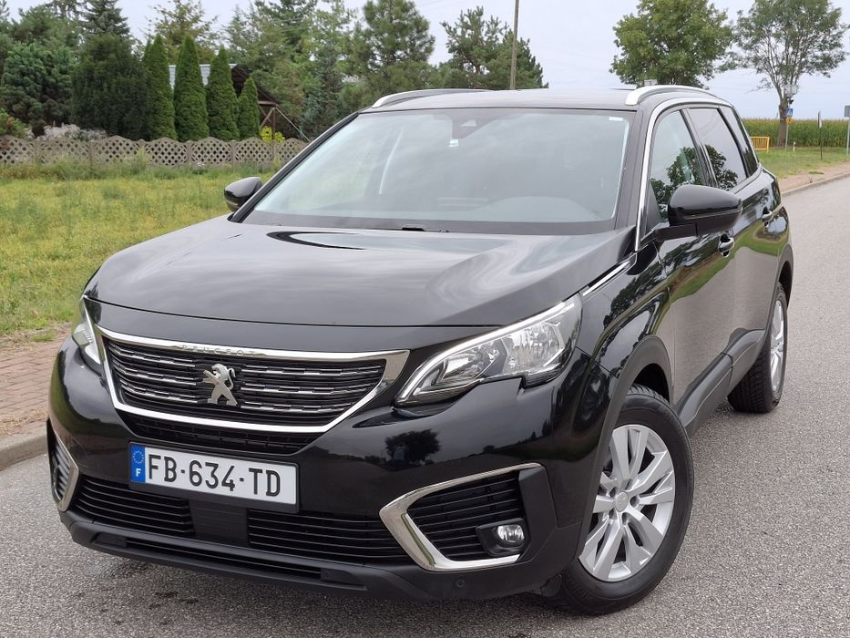 Peugeot E-5008