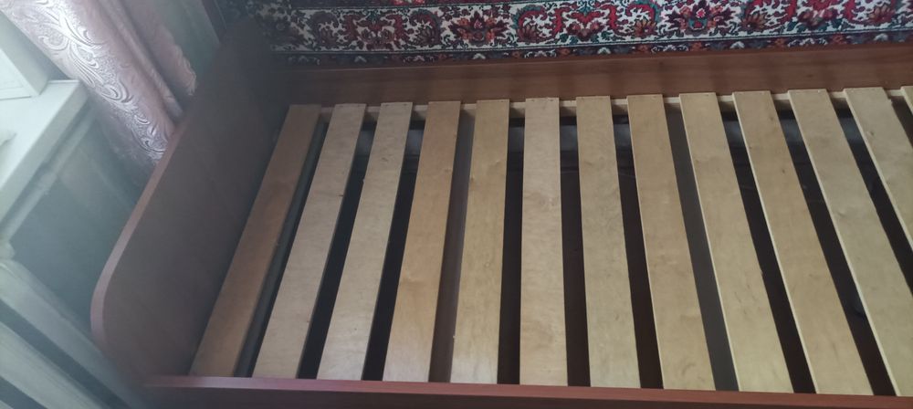 Продам кровать,б/у в отличном состоянии спальное место 2100+900.