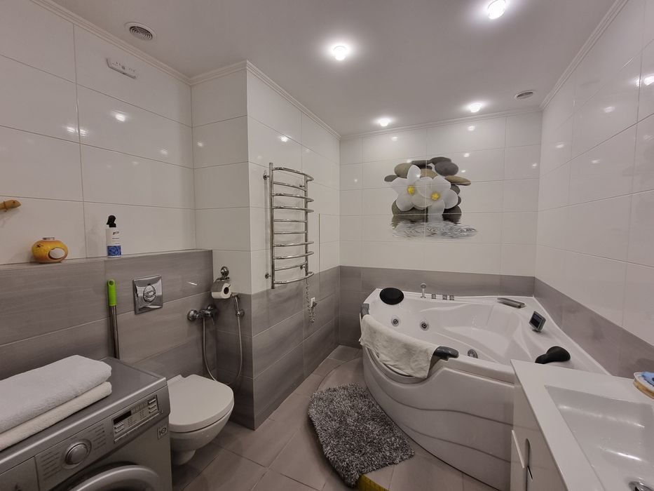 Погодинно, подобово  2к кв на Осокорках с джакузі та каміном.