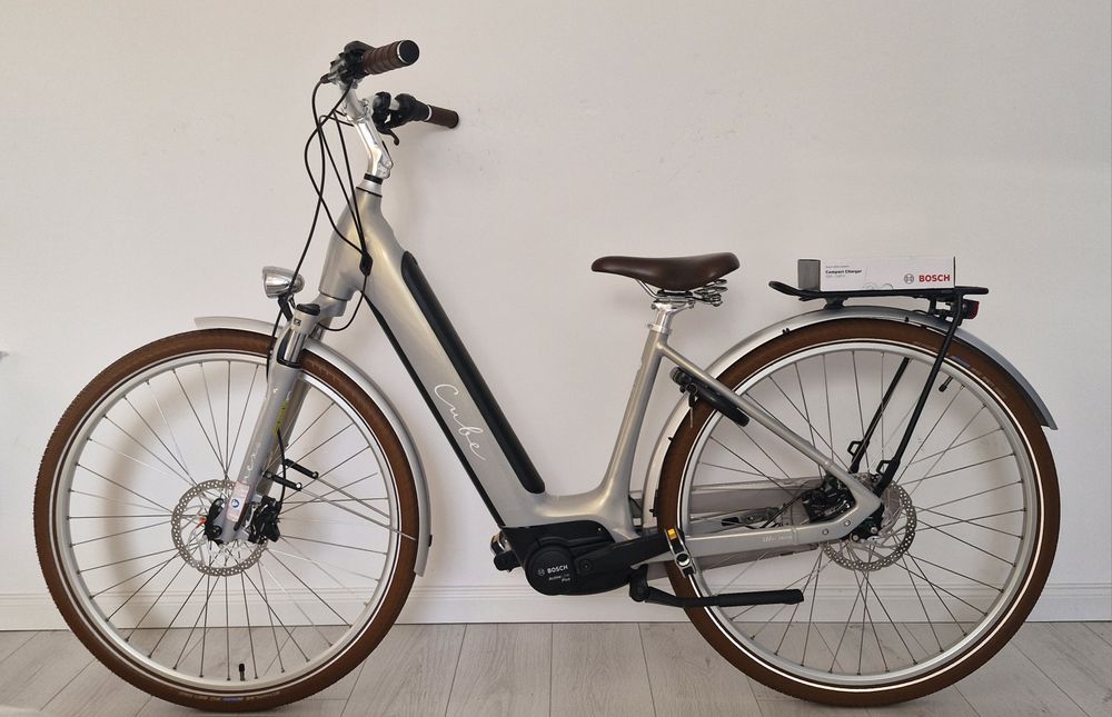 Rower elektryczny Cube Ella Bosch powertube 500wh  jak nowy damski