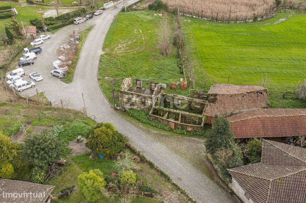 Moradia Para Recuperar em Oliveira de S. Pedro