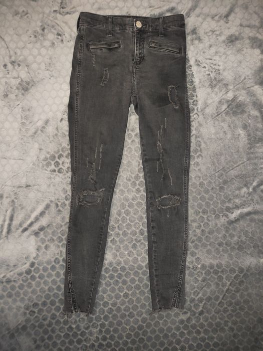 Nowe spodnie damskie jeans z dziurami.