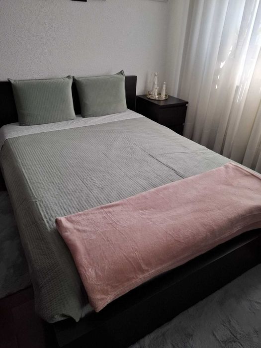 Roupeiro de duas portas com espelho + cama +  mesa da cabeceira!