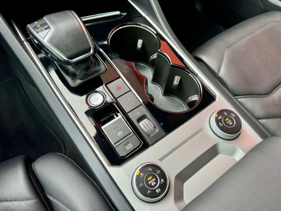 Volkswagen Touareg      2022