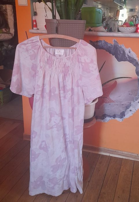 Koszula nocna z różowym wzorem 46