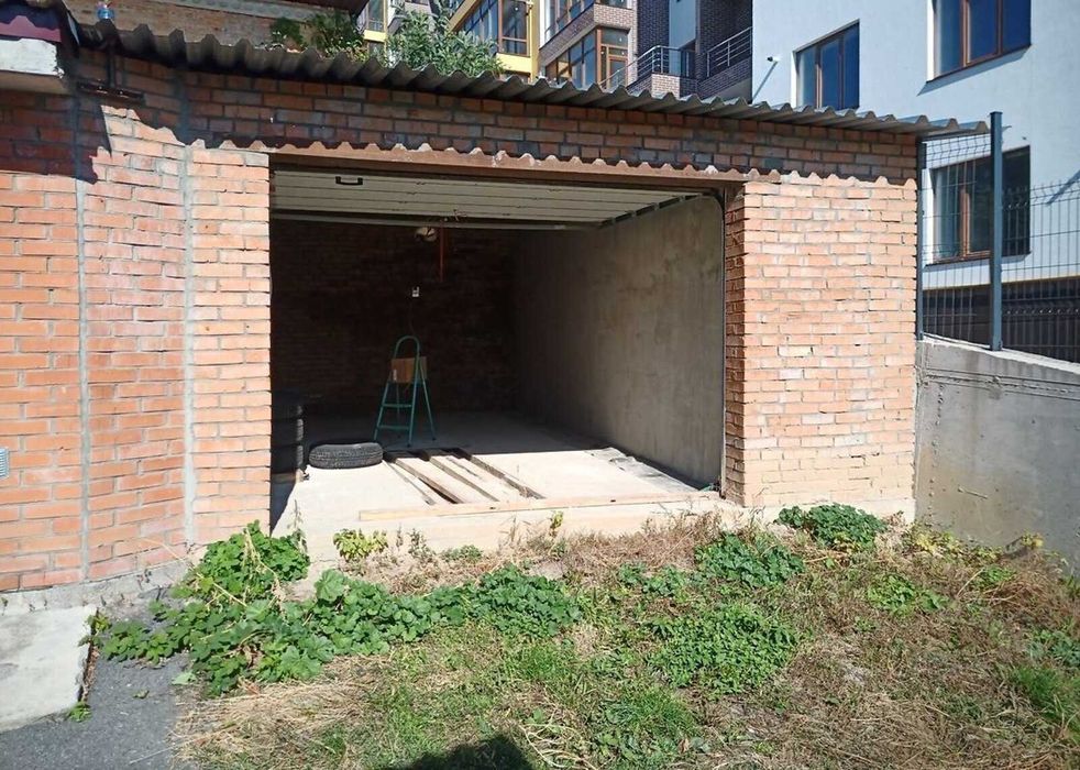 Продам квартиру з гаражем в Центрі міста