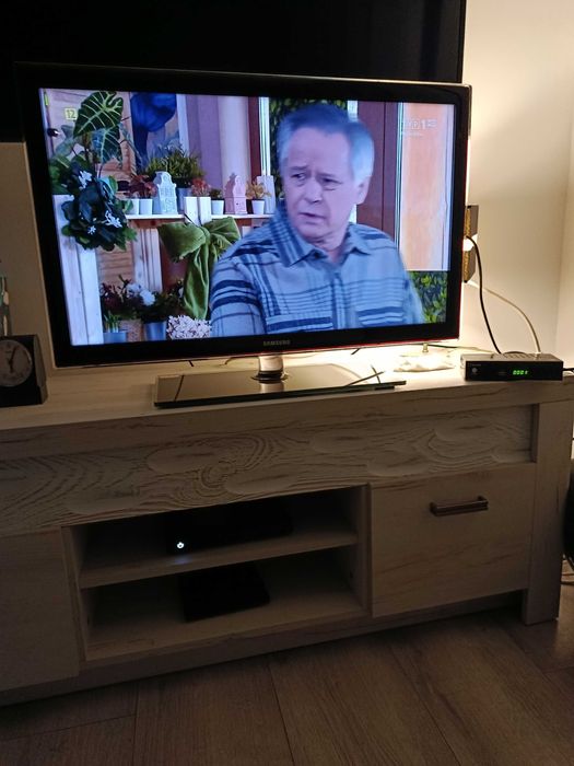 Telewizor Samsung 32cale  z dekoderem telewizji naziemnej
