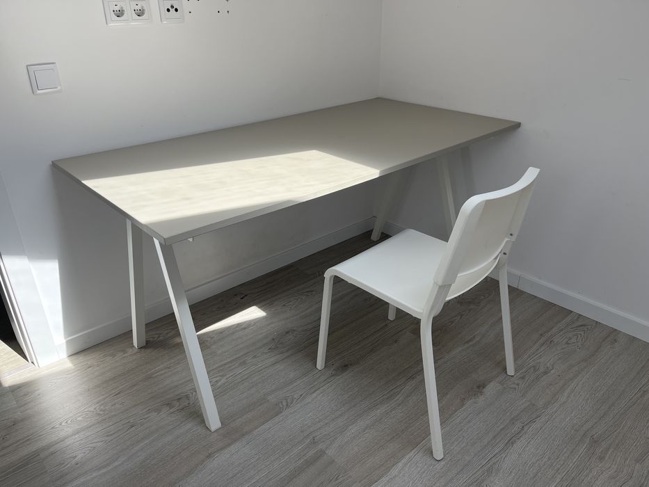 Secretária IKEA TROTTEN 160x80 (oferta da cadeira)