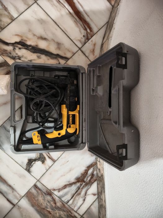 Máquina furar dewalt