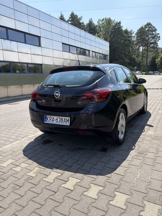 Opel Astra J 2011 Rok