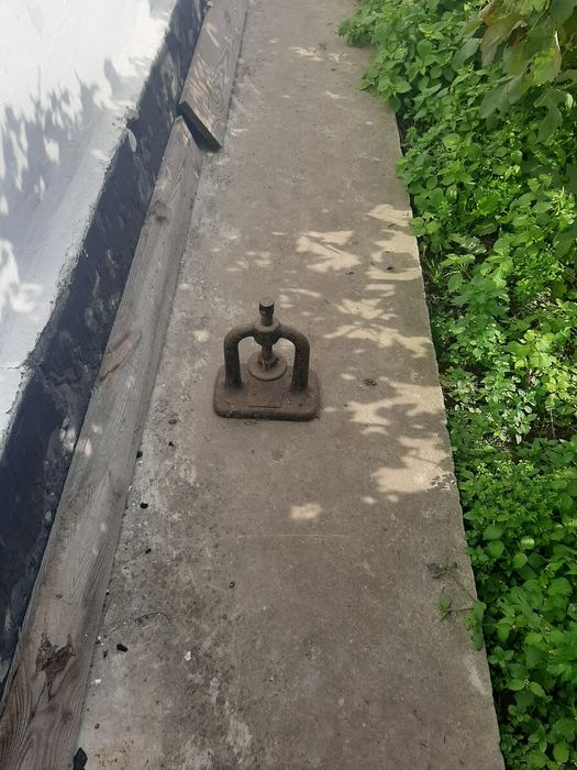 Тиски. Лещата великі 29кг.