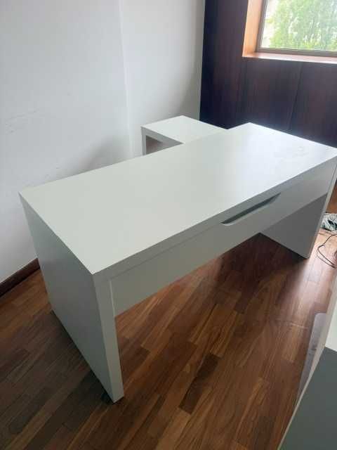 2x Secretária IKEA MALM com painel extraível, branca – 151 × 65 cm