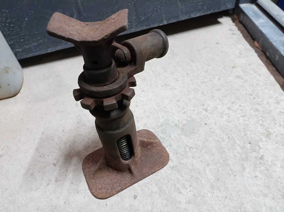 Домкрат гвинтовий УАЗ Волга  2 т