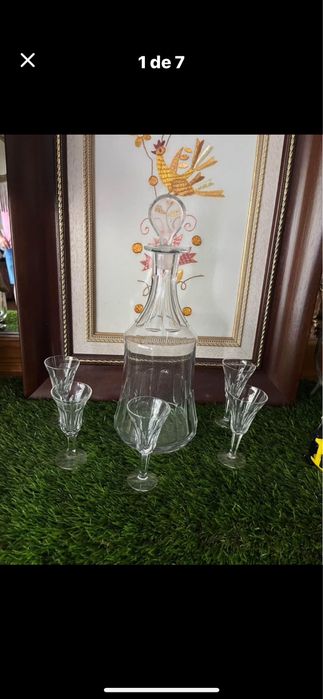 Garrafa em cristal com copos