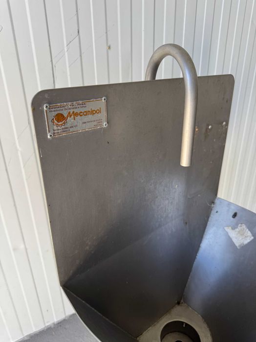 Lavatório em Inox — 40x27x120 cm