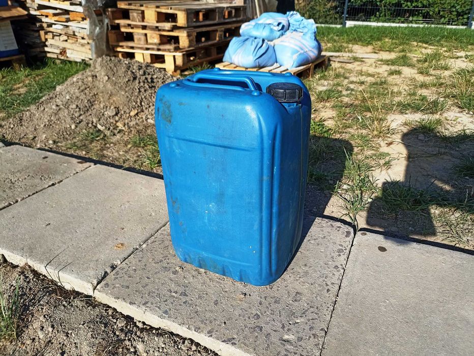 Kanister - baniak - pojemnik na wodę - 25l - czysty - stan bdb