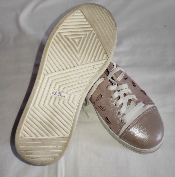 Туфельки, босоніжки.