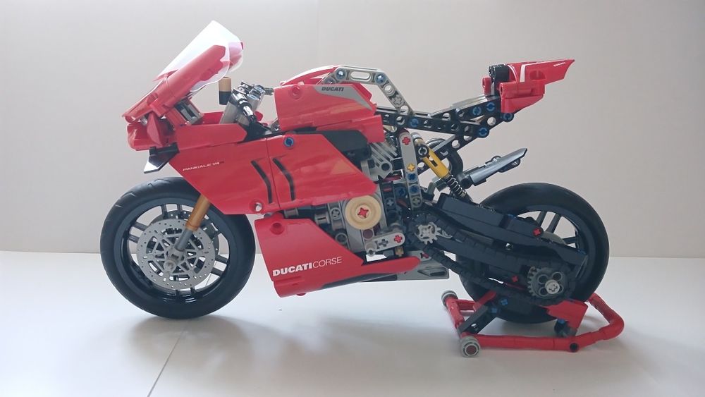 Lego Technic Ducati Panigale V4