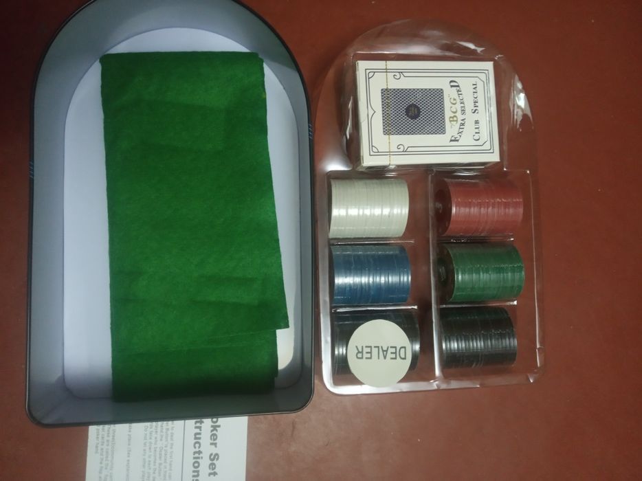 Набор для покера: карты, 120 фишек, сукно в металл коробке, покерный