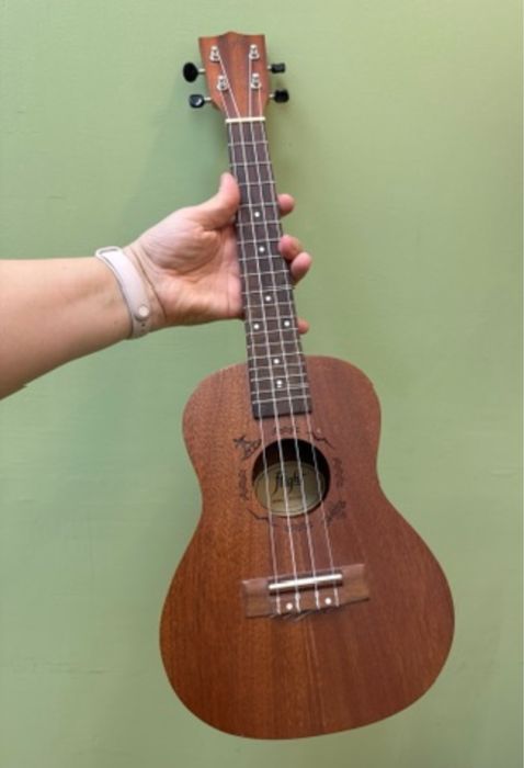 Ukulele Soprano Flight NUS 310 em Madeira Sapele + Saco Original