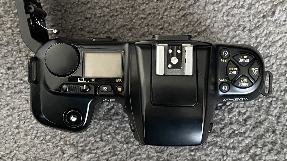 Nikon F-601 Used64585430785283121