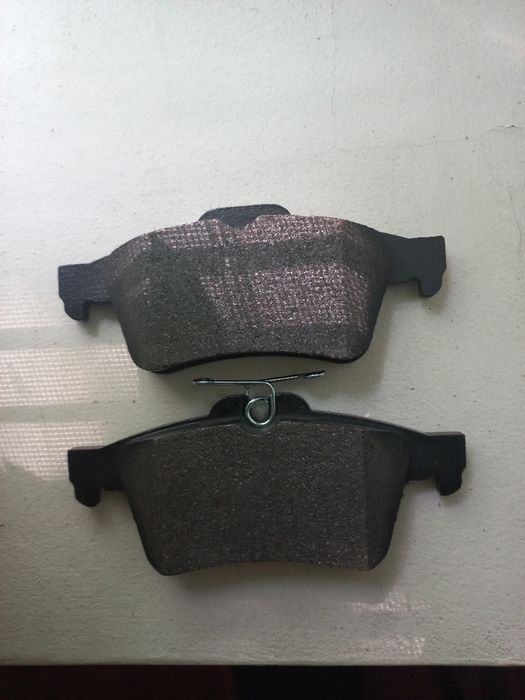 Продам Новые тормозные колодки brembo 2шт.