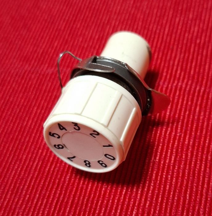 Naprężacz nitki górnej maszyny do szycia