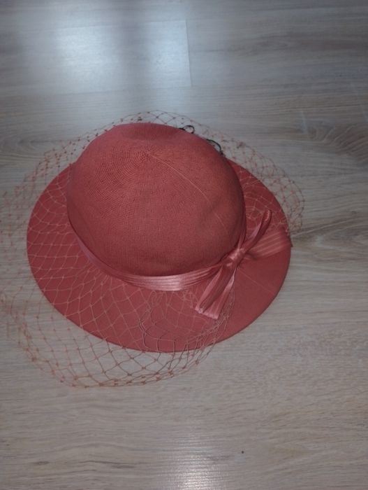 Kapelusz Kangol z siateczka róż indyjski
