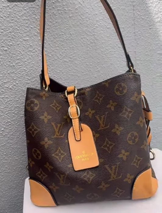 Mala Lv Louis Vuitton com lenço