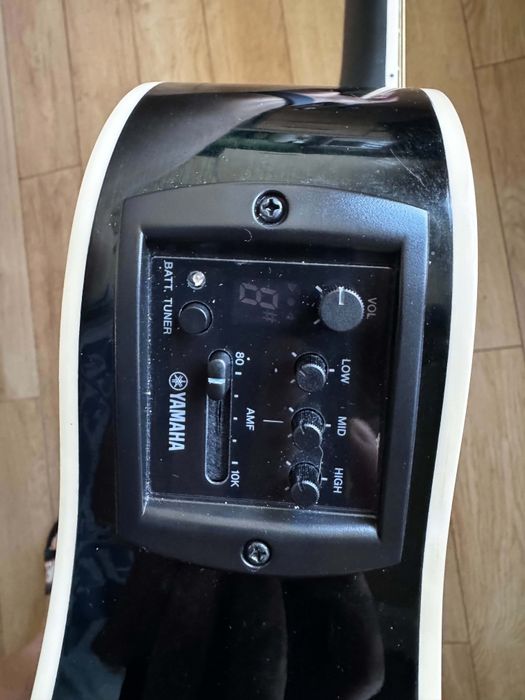 Gitara e-akustyczna Yamaha APX 600