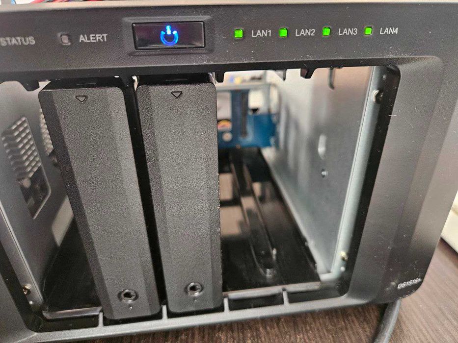 NAS Synology DS1515  Нерабочий