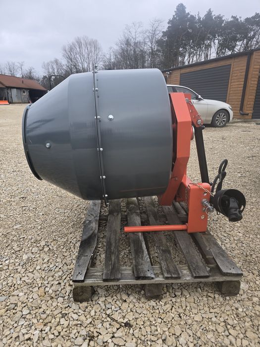 Betoniarka Do Betonu Na Wałek Wom- hydrauliczny wywrot