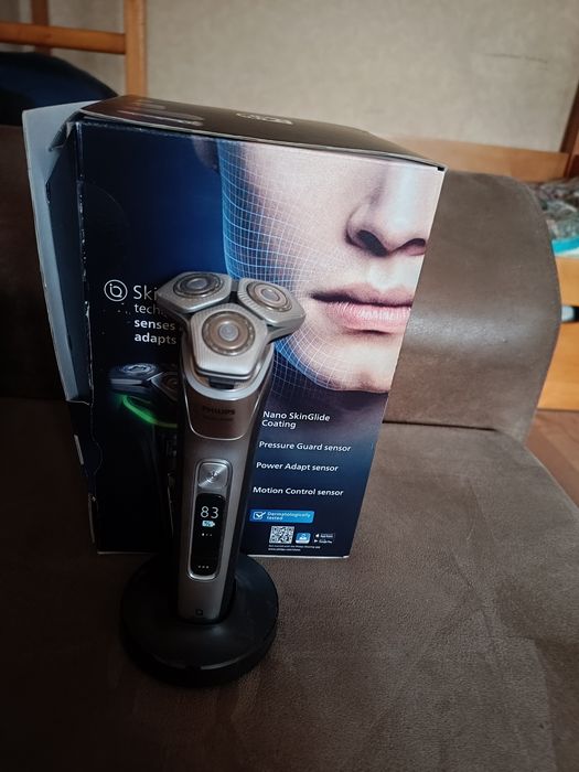 Електробритва чоловіча Philips Shaver Series 9000 S9975/55