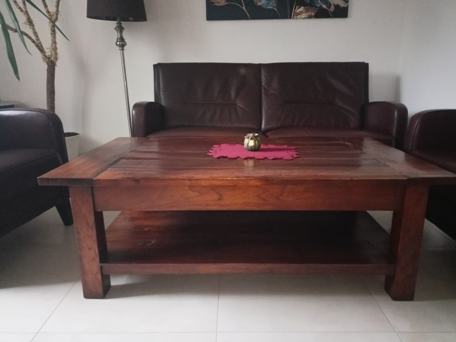 Piękna kolonialna ława