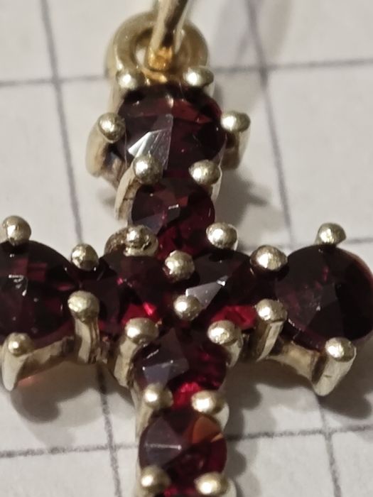 Золотий, вінтажний хрестик, з гранатами, 585 проба.