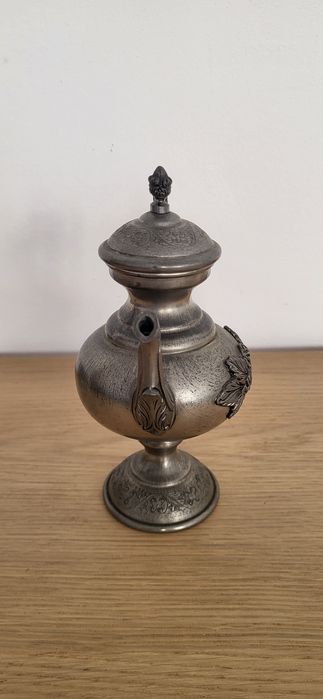 Bule / Cafeteira Decorativa em Estanho