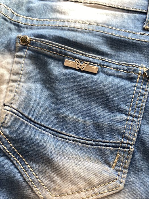 Жіночі джинсові шорти