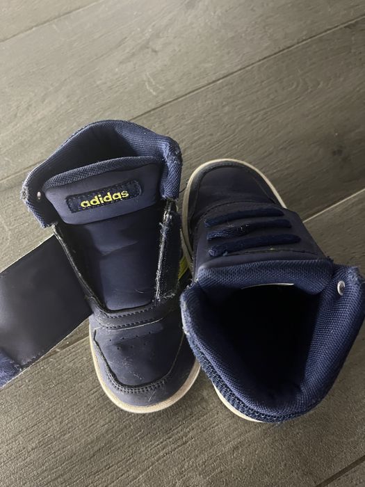 Кросівки adidas розмір 25,5