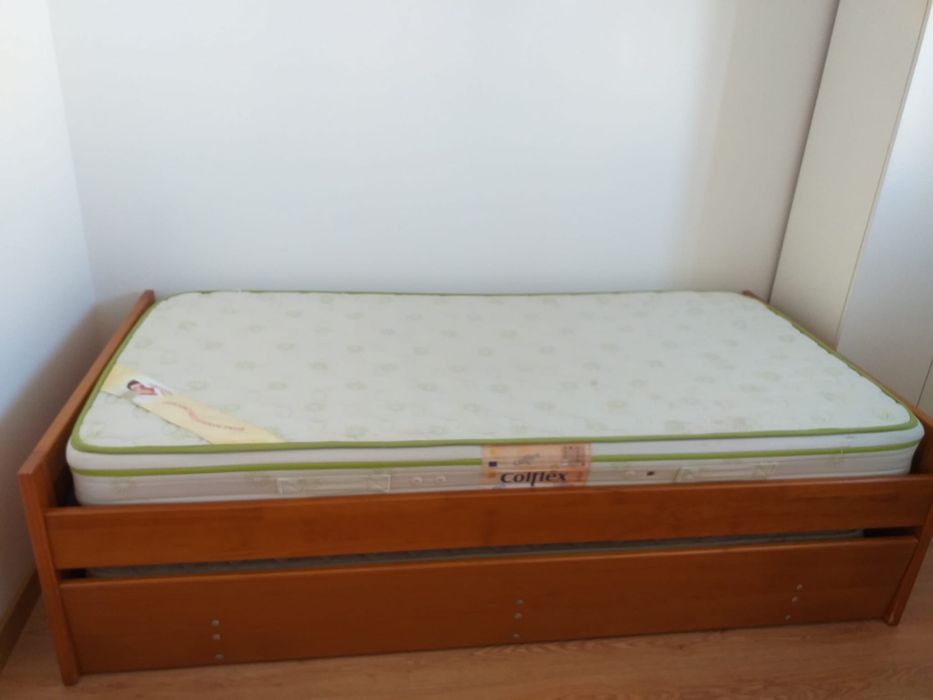 Cama com colchoes