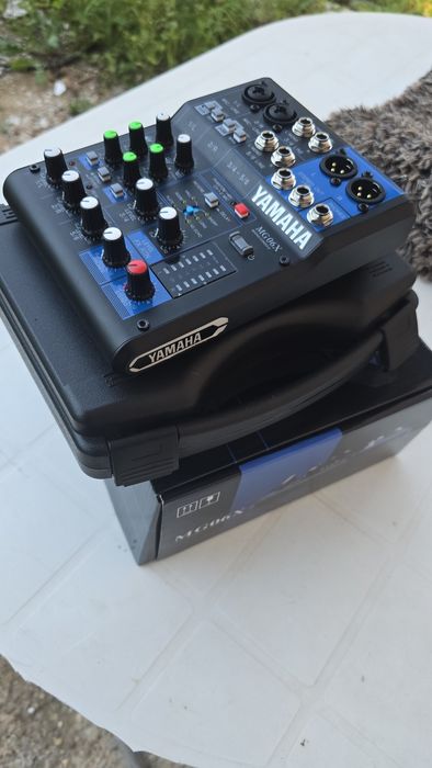 Mesa compacta com caixa