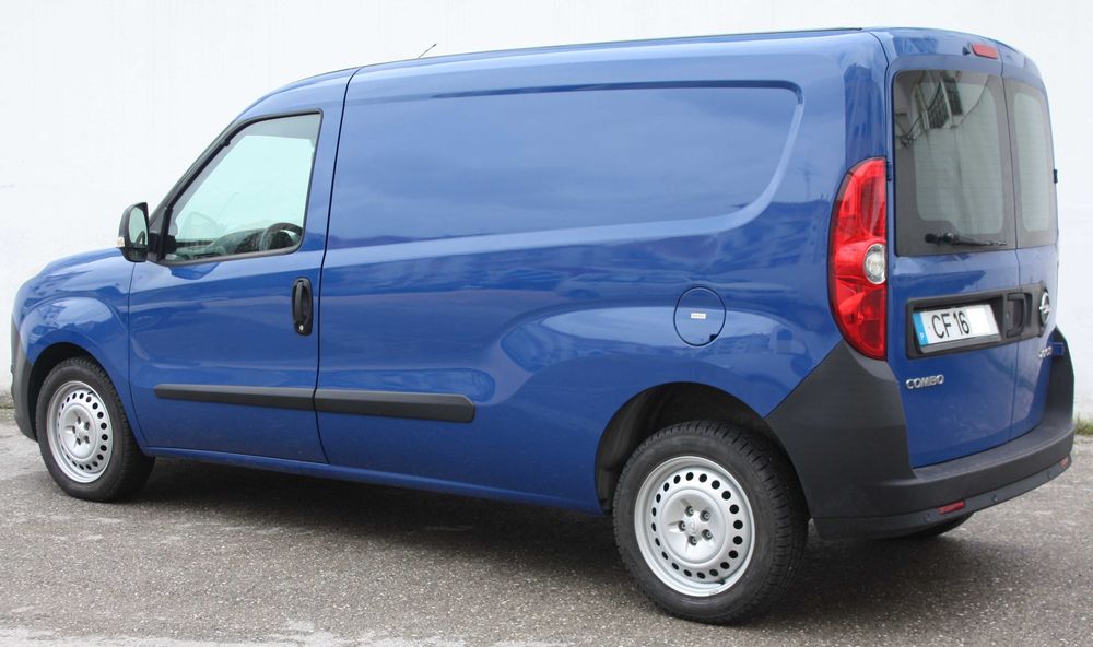 11/2014 Opel Combo 2,0 CDTi - 135 cavalos. Versão longa. Ar condicionado. 187600 km.