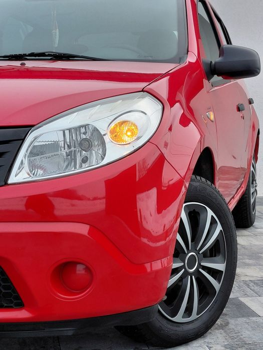 Продаєця Dacia Sandero 1.4 бензин 2009 рік