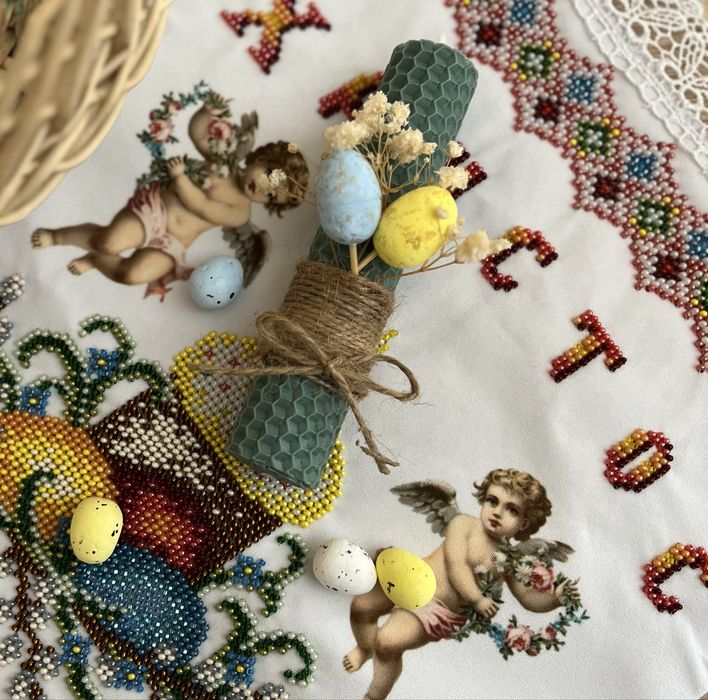 Великодня свічка з вощини