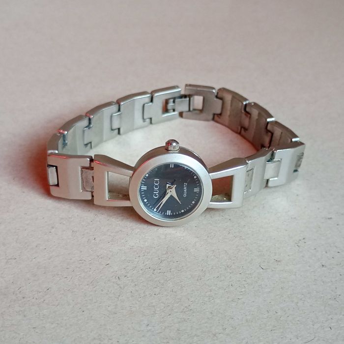 Zegarek kwarcowy z bransoletą GUCCI