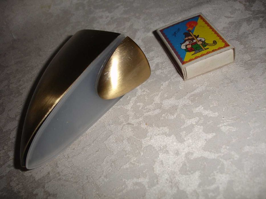 Для ПОЛИЦІ - тримач ПЕЛІКАН 100 х 70 х 38 мм. НОВИЙ. Під бронзу.